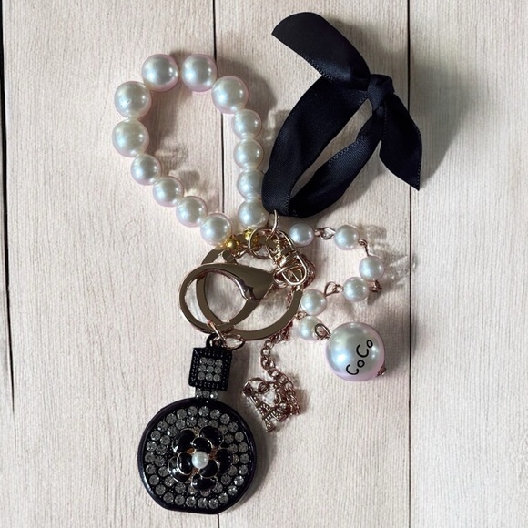 Pearl Luxury Keychain Crystal Perfume Bottle Pendant Car Wallet Handbag Key Ring - Picture 1 of 9